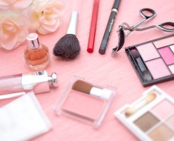 受付嬢のメイクはナチュラルメイク