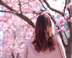 受付嬢のお仕事～受付と取り次ぎ方マニュアル～まとめ～ いかがでしたでしょうか。 受付での対応は、企業によっても多少異なりますので上記内容がすべてではありません。 しかし、新規の取引や業界の記者などへの対応では、会社に対する心象を悪くしないように、特に気を配ることが大切です。 受付嬢のお仕事に転職したい方、興味がある方、憧れている方などはこの機会に是非チャレンジしてみてはいかがでしょうか。 受付嬢のお仕事希望なら、派遣会社でも3～4社ほど登録することがおすすめ 大手企業など今では、ほとんどが派遣社員になっており、派遣ならすぐに働けて高時給でもらえるのでおすすめです♪ ご紹介の依頼電話がきたり、毎日更新される受付求人情報をまめにチェックしたりエントリーすればスムーズに転職活動が進みます。 定期的に受付の募集がされているので是非チェックしてみてください 受付嬢になりたい方のおすすめ求人情報ランキング まずはたくさんの求人サイトや派遣会社に登録することをおすすめです 受付のお仕事はとても人気が高いの時期やタイミングもあり、いくつかの派遣会社に登録することでスムーズにあなたの希望に合ったお仕事が決まります。 テンプスタッフ 業界トップクラスの求人数で、いつでも約7000企業から20,000件の求人数を紹介してくれます♡ 取引企業は大手からベンチャーまで幅広く、職種もさまざまで、未経験からチャレンジできる仕事もあります。また女性に嬉しい『充実した福利厚生』や『スキルアップ支援』があるので、女性が社会に働きやすい環境が整っています。 さらに受付の職種も多く、同じ案件でもテンプスタッフから就業した方が時給が高かったりするのでおすすめです♪私も当時、テンプスタッフから派遣社員として外資系企業の受付していた際に1700円と高時給でした♡単発で受付のお仕事がどんなものか試してみるのも良いですし、長期や正社員前提の紹介予定派遣も数多くあります。 テンプスタッフは、是非登録した方が良い大手派遣会社の一つになります。 ♡テンプスタッフの求人口コミ♡ [char no=1 char="ありさ"]大手の企業で受付のお仕事に憧れを抱いてたところ、友人にすすめられてテンプスタッフさんに登録しました。 登録後、タイミングも良かったのかすぐに大手受付のお仕事を紹介してくださり、1週間以内でお仕事が決まりました♡緊張する面接のときも担当の方がフォローしてくださったのでとても安心しました。テンプスタッフの求人数はとても多いので是非登録した方が良いと思います。[/char] [char no=1 char="ありさ"]私は他の派遣会社にも3つほど登録してたのですが、なかなか良い案件がなく、受付のお仕事を諦めていた際に、テンプスタッフさんを見つけてダメもとで登録してみました。すると私が希望していた条件の受付のお仕事を紹介してくださったのですぐに応募し、面接も1週間以内でお仕事が正式に決まったのでとても嬉しかったです。可愛い制服で毎日勤務しています♡派遣会社は1つだけでなく3～5は登録した方が案件も選べて、自分が希望している条件に近いお仕事に就けると思います。[/char] [char no=1 char="ありさ"]ママ友の間で働く人が増えてきたことが復職のきっかけでした。いろいろな雇用形態があることが知って、フルタイムでなくても働けることが分かり、テンプスタッフさんに登録。登録してすぐにたくさんの案件を紹介していただき、迷む間もなくすぐに決まりました。 働きだしてからも、テンプスタッフさんのスタッフフォローが大きな力になり、プライベートの面も合わせて話を聞いてもらって、すごく助けられました。[/char] ＞＞テンプスタッフの登録ならこちらの公式サイト テンプスタッフ また働きたい派遣会社NO,1のテンプスタッフ♪ エリア 全国各拠点にテンプグループがあるので嬉しい♪全国の求人案件が豊富です！！ 業界トップクラスの求人数 安心のサポート体制求人数約7000企業からの20000件以上の案件をもっており、未経験者でもチャレンジできます。大手企業の求人数がたくさん♪ 充実の福利厚生＆スキルアップ支援 社会保険制度あり・有給休暇制度あり・労災保険あり・産前産後休業,育児休業制度あり・介護休業制度あり 安心のサポート体制 あなたの希望をキャッチして、一人ひとりのこだわりに合った「あなた仕様」の仕事を紹介してくれます。 受付嬢になりたいならテンプスタッフ登録は必須。✧♡ リクルートスタッフィング 求人業界の最大手であるリクルートグループが運営する派遣会社のリクルートスタッフィングだから安心して働ける優良企業ばかり♪ リクルートスタッフィングでは、平均10,000件以上のお仕事を取り扱っており、スタッフ登録した人が閲覧できる非公開のお仕事情報も多数あります。「未経験OK」「紹介予定予定派遣」「残業なし」となりたい自分に合った働き方・お仕事を紹介してくれます♡ リクルートスタッフィングもテンプスタッフさんと同様に大手優良企業の数多い案件を紹介してくれます。 ♡リクルートスタッフィングの求人口コミ♡ [char no=1 char="ありさ"]リクルートスタッフィングは、リクルートグループとの事で大手優良企業のお仕事に就きたくて登録しました。非公開の求人やまだ公開する前の案件を先に紹介してくれて、ずっとなりたかった受付嬢のお仕事を始めることができて嬉しいです。残業もほとんどないので、同じ仲間に主婦の方もいるくらいプライベートが充実できます。[/char] [char no=1 char="ありさ"]派遣社員として働くのが初めてなので、口コミを見てテンプスタッフさんやリクルートスタッフィングさんなど一気に5つほど登録したところ、いいなと惹かれる案件がいくつか紹介してくださり、無事リクルートスタッフィングさんで自分に合った条件が見つかりました。大手の広告業界の受付のお仕事に就けました♡[/char] [char no=1 char="ありさ"]私はとりあえず大手の派遣会社のテンプスタッフとリクルートスタッフィングに登録しました。初めての派遣だったので勝手がわからなかったのですが、登録の際は指定の支店に行き、スキルチェックや説明を受けての登録で、思っていたより簡単でした。スタッフの方はとても親切で説明も分かりやすく、所有時間も事前に説明いただいた通りで、スムーズに登録ができました♪ [/char] ＞＞リクルートスタッフィングの登録ならこちらの公式サイト リクルートスタッフィング 口コミNO,1のリクルートスタッフィング♪ エリア リクルートスタッフィングも全国各拠点にリクルートグループがあるので嬉しい♪全国の求人案件が豊富です！！ 業界トップクラスのお仕事数 平均10000件以上の案件があり、大手有名企業をはじめ、安心して働ける優良企業ばかり。さらにスタッフ登録した人だけが閲覧できる非公開のお仕事情報も多数あります。 「未経験OK」「紹介予定予定派遣」となりたい自分に合った働き方・お仕事を紹介 就業経験がない方、派遣がはじめての方でもあなたに合ったお仕事が見つかるよう、専任のジョブコーディネーターがサポートしてくれます♡ 福利厚生が充実♪安心のリクルートグループ 仕事とプライベートを両方充実してくれるから嬉しい♡フィットネスクラブ割引、健康診断、有給休暇などあなたの毎日をサポートする心強い制度を多数用意しています。 受付嬢になりたいならテンプスタッフ登録は必須。✧♡ マイナビスタッフ 穴場のマイナビスタッフは、札幌、東京、横浜、名古屋、京都、大阪、神戸、福岡と全国に拠点があり、受付のお仕事はもちろんのこと、事務系(一般事務・学校事務など)、クリエイティブ系(編集・DTPオペ・Webデザイナーなど)の職種を中心に幅広い職種の求人を取り揃えています。 受付のお仕事はとても人気であり、タイミングによっては1つの案件でも応募数が殺到してしまう場合がありますが、マイナビさんは意外にもすぐに決まります。人材紹介(転職支援)サービスになり、実績と信頼から求人数も多いので大手優良企業からマスコミ関連、高時給、短期、紹介予定派遣などあなたの最適なお仕事を紹介してくれます。 また未経験可能、週4日以内OKなど、あなたの希望条件に合わせた事務職のお仕事を数多くもっています。 未経験の方やブランクのある方でも高いマッチング率を誇り、顧客満足度が常に上位に位置しているのでおすすめ♡ ♡マイナビスタッフの求人口コミ♡ [char no=1 char="ありさ"]一度でいいから受付のお仕事に憧れを抱いてたところ、友人にすすめられてマイナビスタッフさんに登録しました。 登録後、タイミングも良かったのかすぐに受付事務のお仕事を登録した日に紹介してくださり、1週間以内でお仕事が決まりました♡緊張する面接のときも担当の方がフォローしてくださったのでとても安心しました。本当に以外にもマイナビスタッフさんは受付の求人数が多いので是非登録した方が良いと思います。[/char] [char no=1 char="ありさ"]私は他の派遣会社にも3つほど登録してたのですが、なかなか良い案件がなく、受付のお仕事を諦めていた際に、マイナビスタッフさんを見つけてダメもとで登録してみました。すると私が希望していた条件の受付のお仕事を紹介してくださったのですぐに応募し、面接も1週間以内でお仕事が正式に決まったのでとても嬉しかったです。自分の希望で週4日以内の勤務で仕事をしています♡派遣会社は1つだけでなく3～5は登録した方が案件も選べて、自分が希望している条件に近いお仕事に就けると思います。[/char] [char no=1 char="ありさ"]インターネトで簡単に登録ができ、数分で登録するとたくさんのお仕事情報を見ることができます。検索方法も様々で自分の希望を入力するだけで絞ることができます。自分のスタイルに合わせて仕事を探すことができ、面談も親身に相談に乗ってくださったり、担当スタッフおすすめのお仕事をピックアップしてくれます。またピックアップしてくださった会社を比べてみたり、メリットやデメリットを考えて、自分のスタイルにあった会社を見つけることができます。無事採用が決まり、お仕事も毎日楽しんでいます。[/char] ＞＞マイナビスタッフの公式サイトはコチラ マイナビスタッフ 未経験の方やブランクがある方でもお仕事が決まりやすいマイナビスタッフ♪ エリア 札幌、東京、横浜、名古屋、京都、大阪、神戸、福岡と全国に拠点があり、求人数も豊富。 マイナビウーマンが提供している人材派遣なので求人数も多い 人材紹介(転職支援)サービスになり、実績と信頼から求人数も多いので大手優良企業からマスコミ関連、高時給、短期、紹介予定派遣などあなたの最適なお仕事を紹介してくれます。 また未経験やブランク可能、週4日以内OKなど、あなたの希望条件に合わせた事務職のお仕事を数多くもっております。 充実の福利厚生＆スキルアップ支援 社会保険制度あり・有給休暇制度あり・労災保険あり・産前産後休業,育児休業制度あり・介護休業制度あり 安心のサポート体制 求人数はたくさんあるけど登録者が多くないので競合率が少なく、あなたの働き方の希望に合ったお仕事を紹介してくれます。 仕事探しの希望や不安、疑問、キャリアプランなど担当のコーディネーターが親切に相談に乗ってくれます。 未経験やブランクある方でもお仕事が決まりやすいマイナビスタッフいに登録してみよう。✧♡