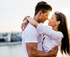 彼氏がぞっこん♡男がはまる追いかけたくなる女性とは